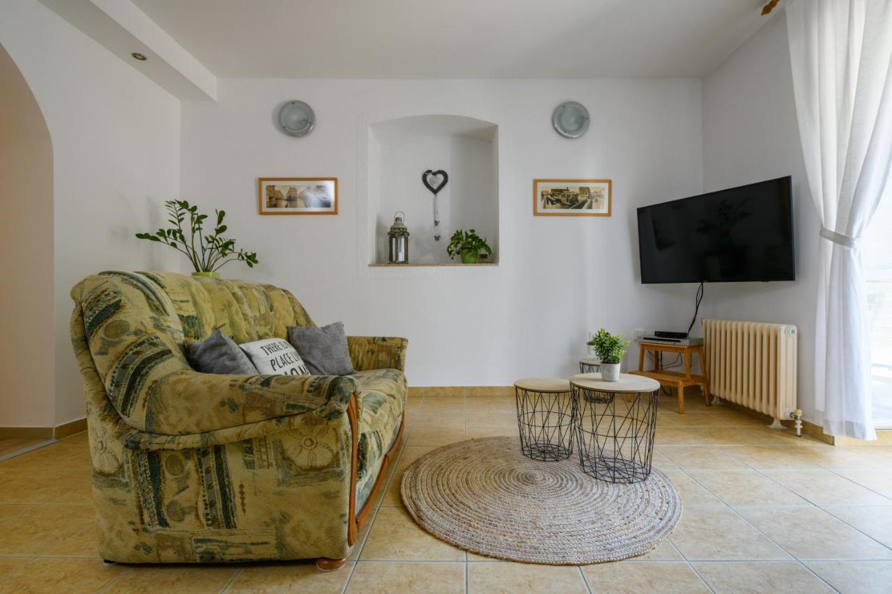 Apartman Aleksandra PUY Exterior foto
