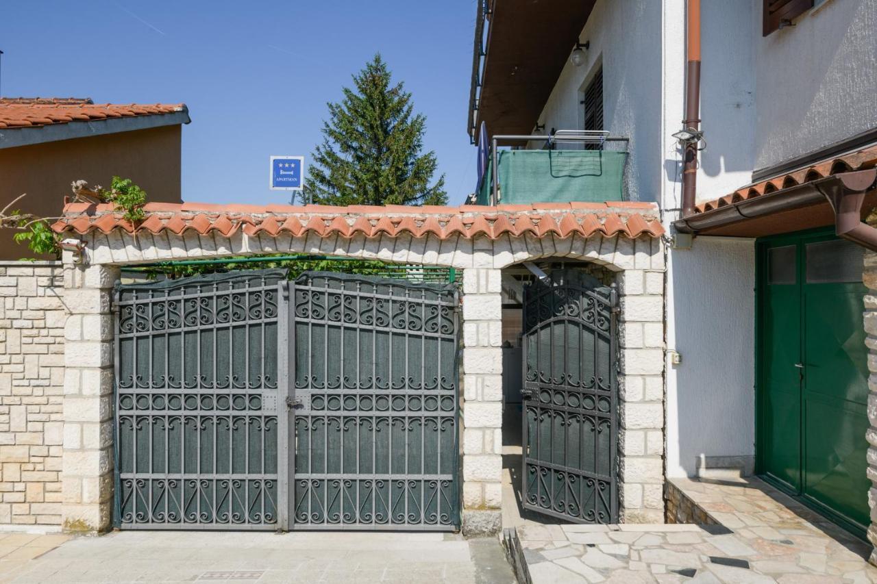 Apartman Aleksandra PUY Exterior foto